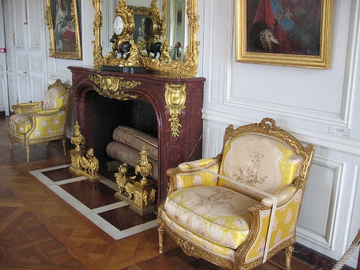 115 Versailles Mesdames apartments.jpg